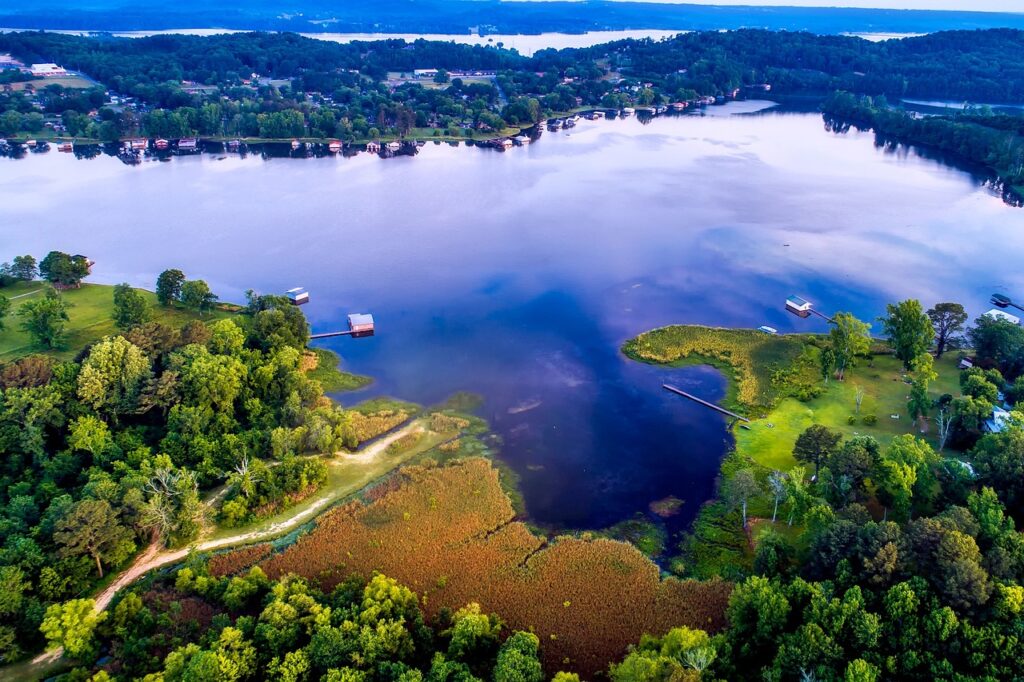 Alabama Bank Statement Loans: The Complete Guide 3 An aerial view of Guntersville Lake, a great spot to get an Alabama bank statement loan.