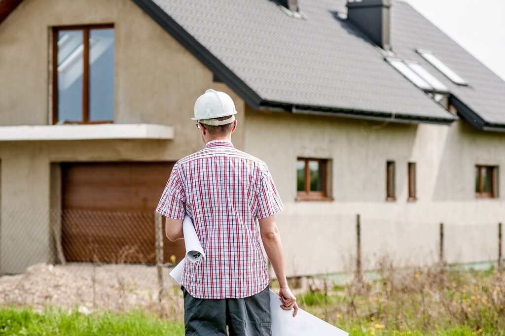 DSCR Loans for Fix-and-Flip Projects: Is It a Good Fit? 2 An architect is walking toward a house that was purchased with DSCR loans for fix-and-flip projects.