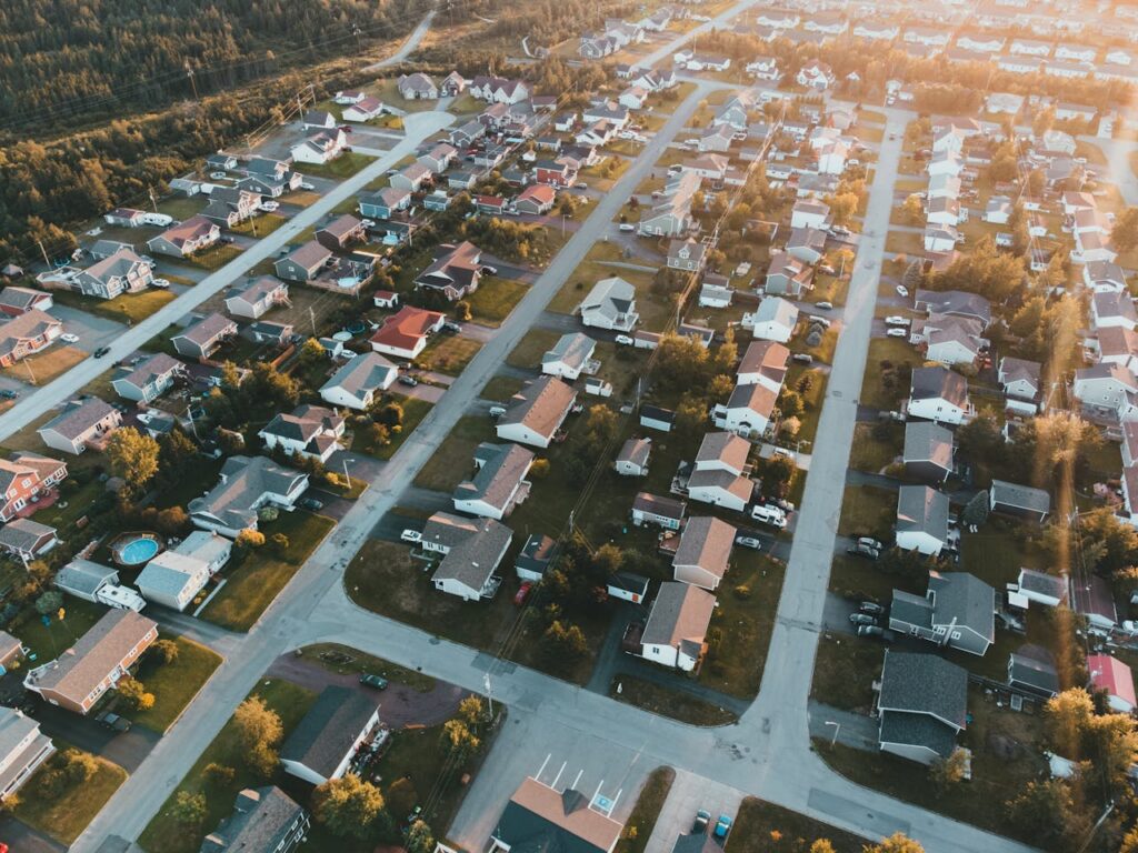 What Is the Fed Rate Cut? An Inside Look into Interest Rates 3 An aerial view of a suburban neighborhood.