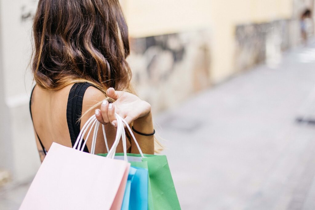 Federal Reserve Interest Rate Cut: What You Need to Know 2 A woman is holding shopping bags after the Federal Reserve interest rate cuts made borrowing cheaper.