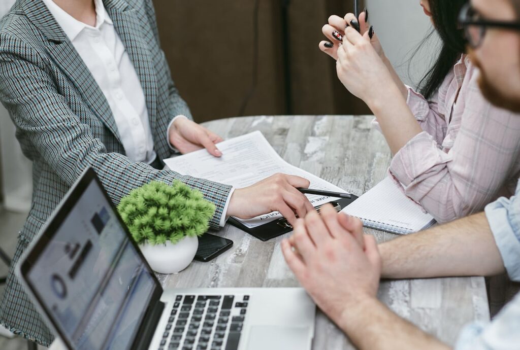 Mortgage Statements Made Easy: A Quick How-To Guide 1 A loan officer is explaining to her clients how to read their mortgage statement before their first payment.