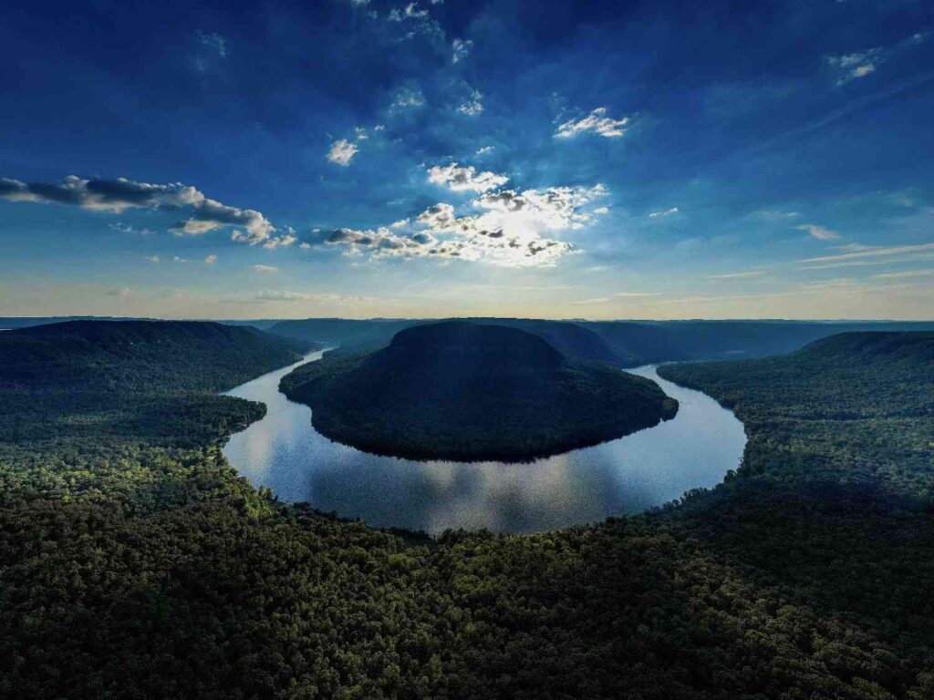 The Ultimate Guide to Jumbo Loans in Tennessee (2025) 2 Beautiful view of the Tennessee River