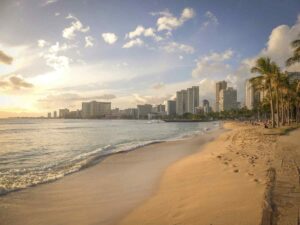 vacation homes in Hawaii -- including in the city (photo of skyline)